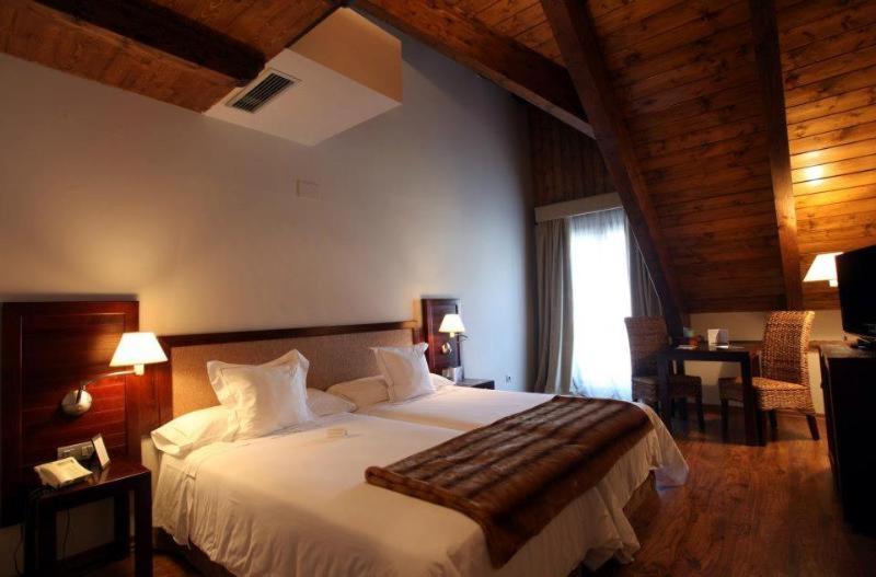 Abadia Del Pirineo Hotel Tramacastilla de Tena Room photo